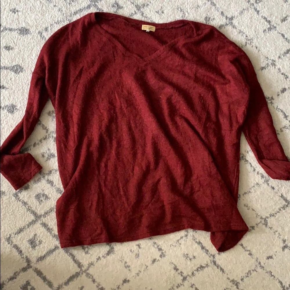 Piko v neck sweater